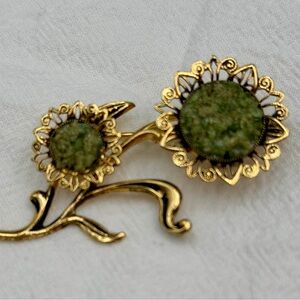 Vintage Jade Chip Flower Brooch